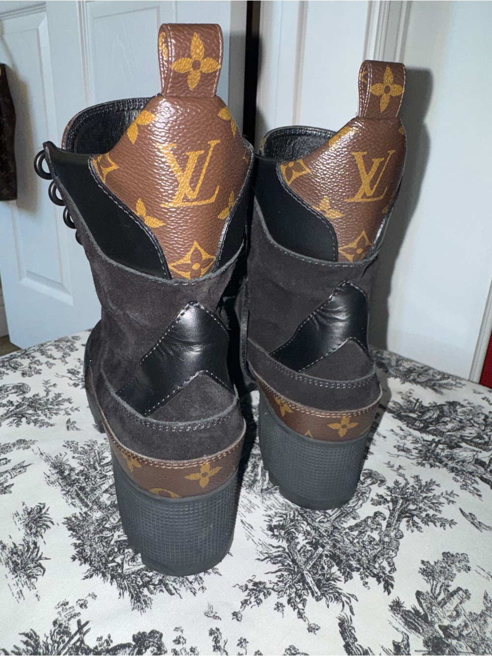 Louis Vuitton Laureate Platform Desert
Boot - Picture 3 of 6